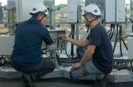 deux techniciens de réseaux
